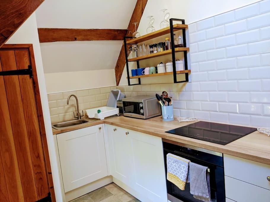 The Old Granary Farm Cottage Abergavenny Eksteriør billede