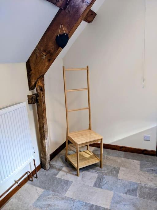 The Old Granary Farm Cottage Abergavenny Eksteriør billede