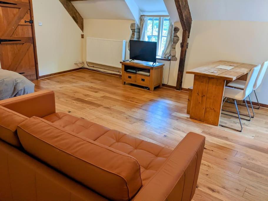 The Old Granary Farm Cottage Abergavenny Eksteriør billede